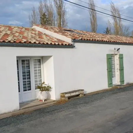 Holiday home Maison Calme Au Bord De L'eau *