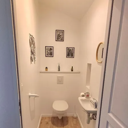 Maison Calme Au Bord De L'eau Маран