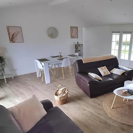 Maison Calme Au Bord De L'eau