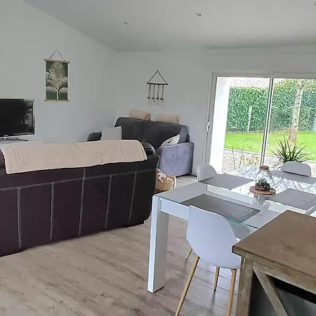 Maison Calme Au Bord De L'eau Маран