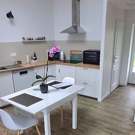 Maison Calme Au Bord De L'eau