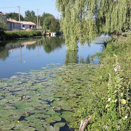 Дом отдыха Maison Calme Au Bord De L'eau Маран