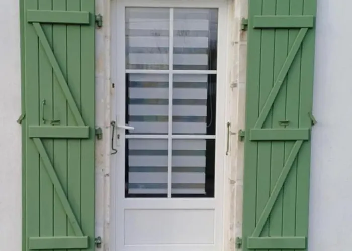 Maison Calme Au Bord De L'eau 度假居 *