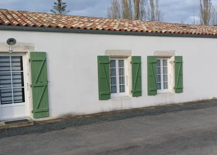 Maison Calme Au Bord De L'eau 马朗