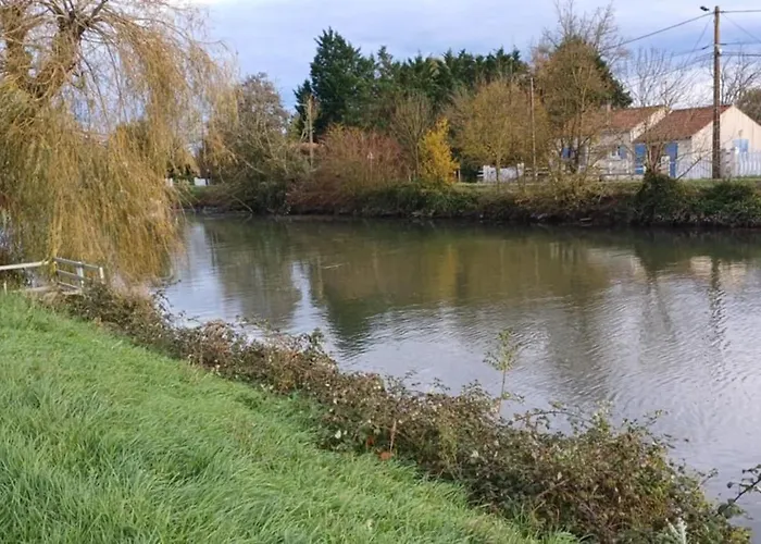 Maison Calme Au Bord De L'eau *
