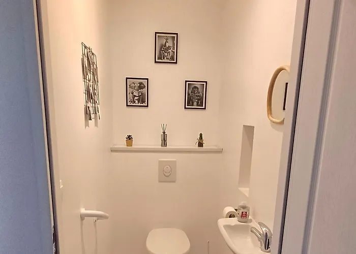 Maison Calme Au Bord De L'eau 马朗