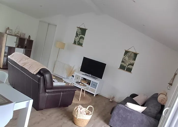 Maison Calme Au Bord De L'eau * 马朗