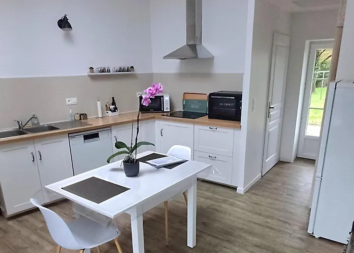 Maison Calme Au Bord De L'eau